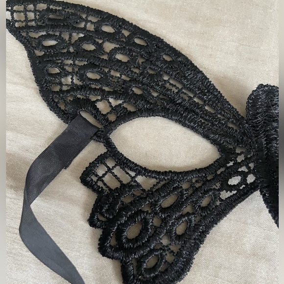 Butterfly mask - Picture 2 of 2